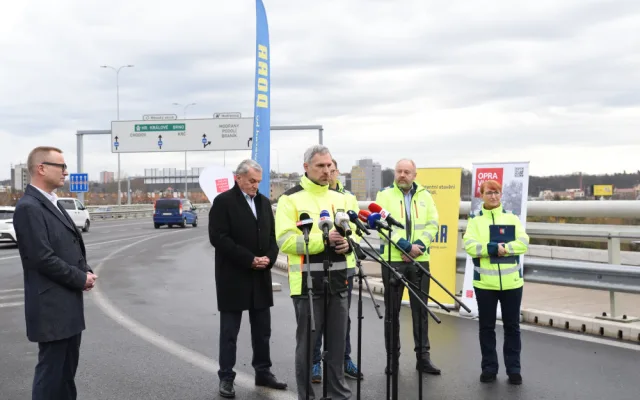 Uzavření Barrandovského mostu je u konce. Řidiče již žádné opravy omezovat nebudou