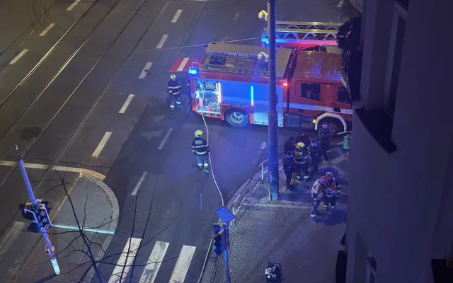 VIDEO: Ve Vršovicích hořela kuchyň restaurace, škoda je půl milionu