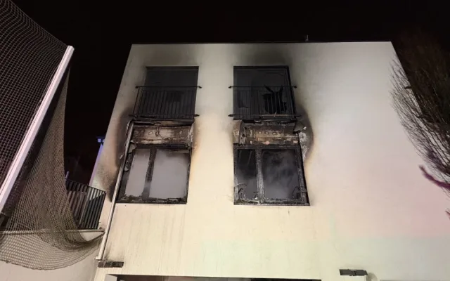 VIDEO: Od prskavky vyhořel v Praze celý rodinný dům, škoda je v milionech