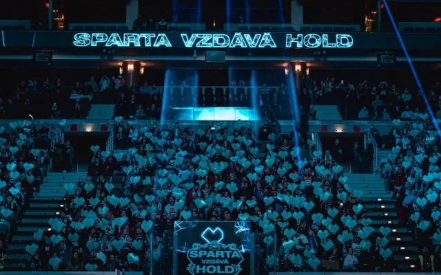 Sparta při tradičním zápase na počest složek IZS porazila doma Vítkovice a dostala se do čela tabulky