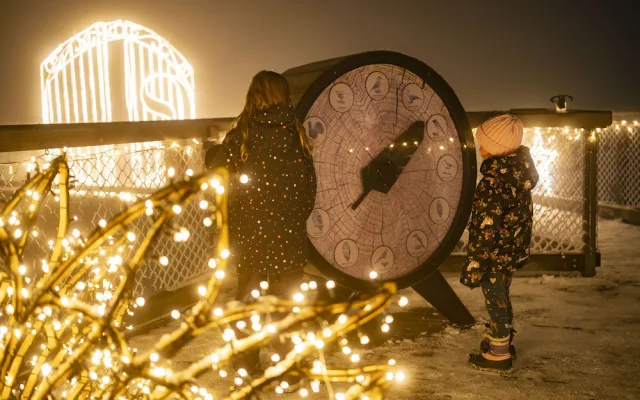 Stezka korunami stromů na Lipně zažije magické osvětlení