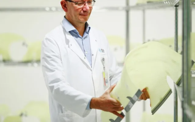 Nečekaná diagnóza, jasné řešení: Jak protonová terapie pomáhá mužům s rakovinou prostaty