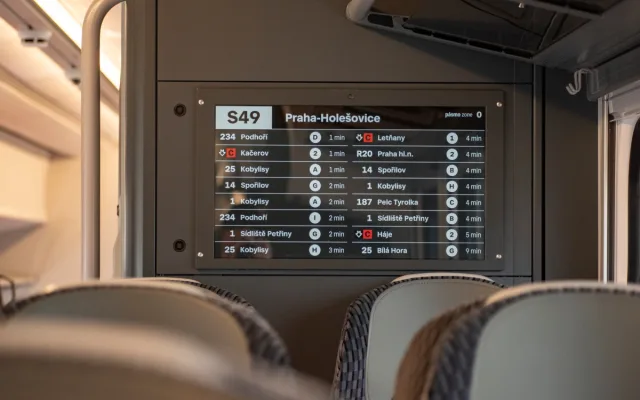 RegioJet nasadil nové vlaky na dvě pražské linky, později než bylo v plánu