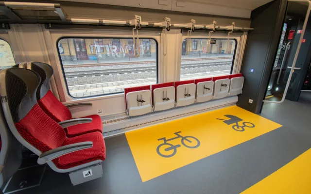 RegioJet nasadil nové vlaky na dvě pražské linky, později než bylo v plánu
