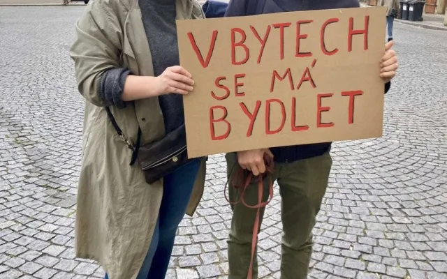 V centru Prahy lidé demonstrovali za omezení krátkodobých ubytování