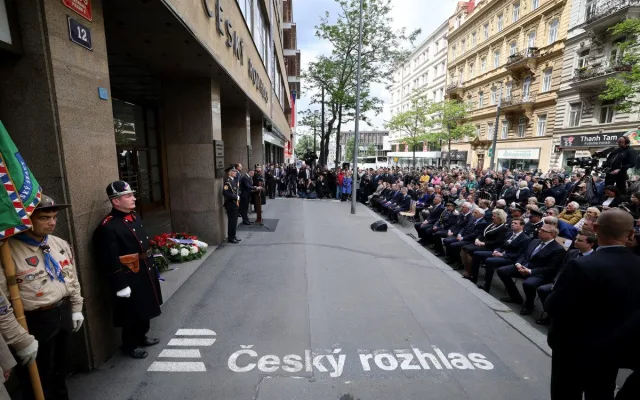 Politici i zástupci armády a policie si u Rozhlasu připomněli začátek Pražského povstání
