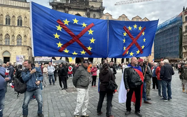 VIDEO: Čtyři tisíce stoupenců SPD demonstrují v Praze, Okamura vyzval ke změně vlády