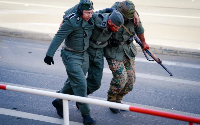 FOTOGALERIE: Tanky i plamenomety. Do ulic Prahy se v rekonstrukci vrátily boje z konce války