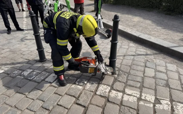 Hasiči řešili v Praze 1 sloupky jako překážku, v případě nutnosti je odstraní násilně