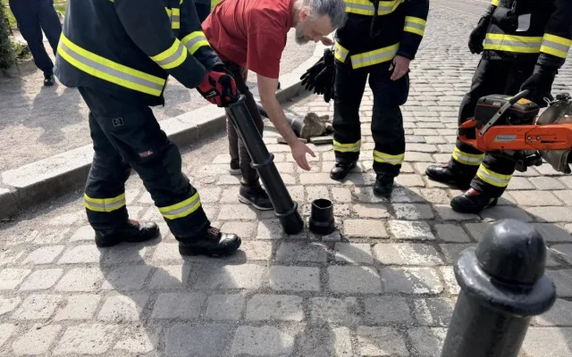Hasiči řešili v Praze 1 sloupky jako překážku, v případě nutnosti je odstraní násilně