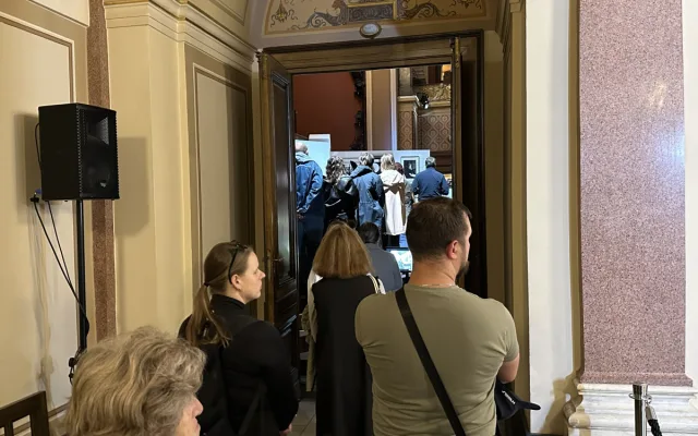 FOTOGALERIE: Na poslední rozloučení s Bartoškou se v Rudolfinu stála fronta