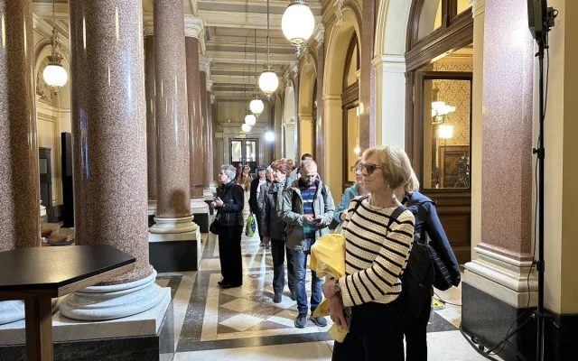 FOTOGALERIE: Na poslední rozloučení s Bartoškou se v Rudolfinu stála fronta