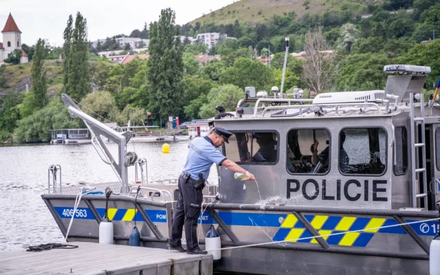 Policie má novou loď za sedm milionů. Zachrání s ní tonoucí a vytáhnou věci ze dna