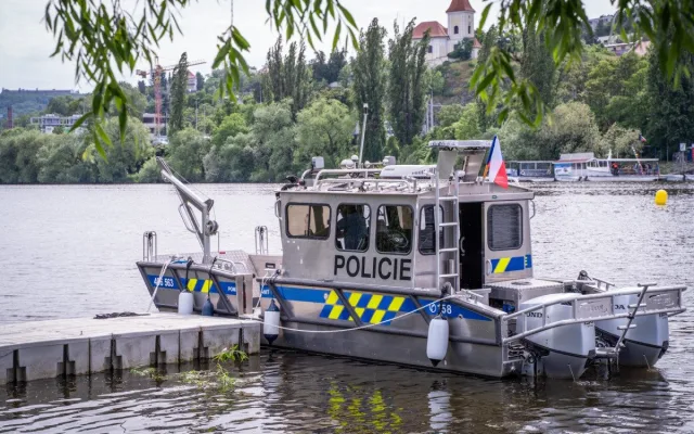 Policie má novou loď za sedm milionů. Zachrání s ní tonoucí a vytáhnou věci ze dna
