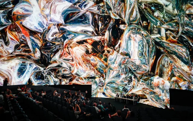 FOTO: Pražské planetárium má novou kopuli. Filmy o vesmíru lidé uvidí v 3D iluzi