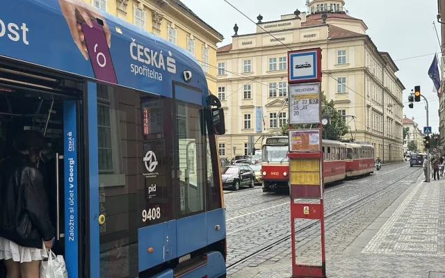 ANKETA: Zastávka Hellichova mění jméno, v obou směrech bude mít jiný název