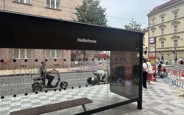 ANKETA: Zastávka Hellichova mění jméno, v obou směrech bude mít jiný název