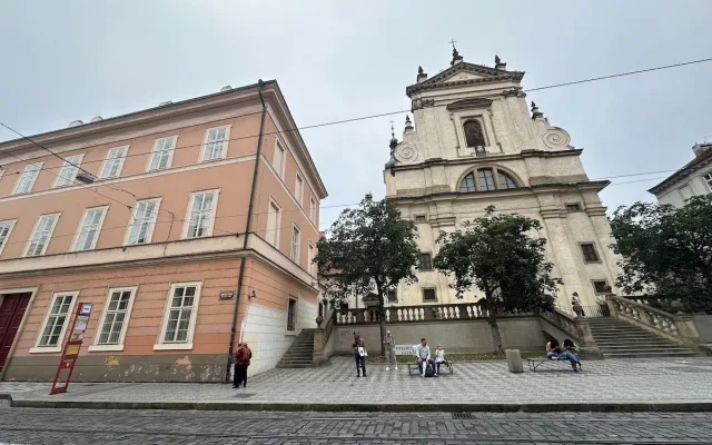 ANKETA: Zastávka Hellichova mění jméno, v obou směrech bude mít jiný název