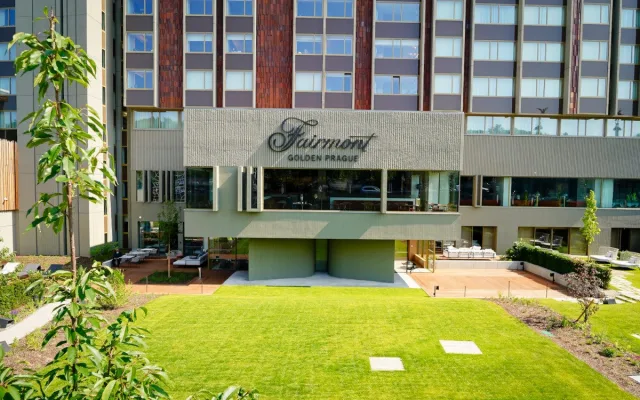 FOTO: Tunelem z náplavky do hotelu. Bývalý InterContinental otevřel další prostory