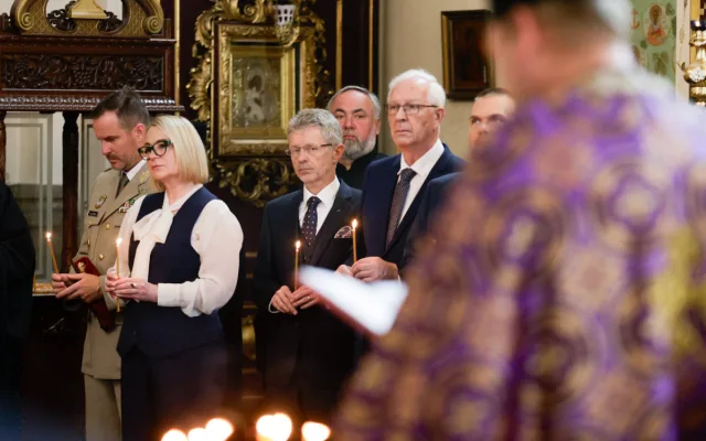 Památku parašutistů, kteří zabili Heydricha, uctily v Praze stovky lidí