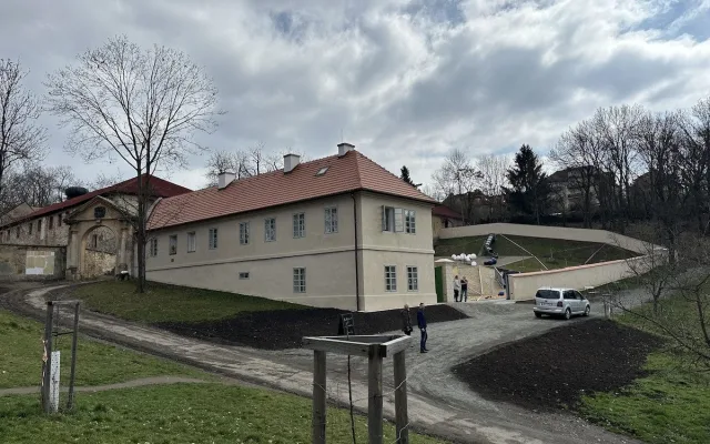 Squatteři si stěžovali na vystěhování z usedlosti Cibulka ve Štrasburku, neuspěli