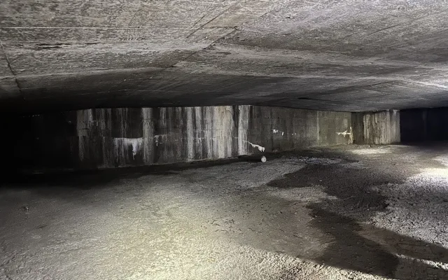 FOTO: Co se skrývá za obchodem v podchodu u Muzea? Komunisté tu chtěli garáže