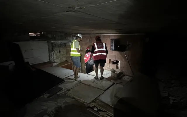 FOTO: Co se skrývá za obchodem v podchodu u Muzea? Komunisté tu chtěli garáže