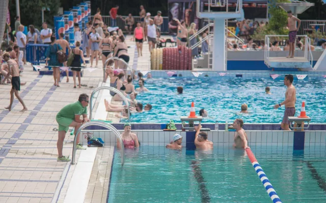 Bazén v Podolí funguje už 60 let. Plavala tu i princezna Diana