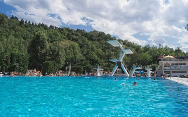 Bazén v Podolí funguje už 60 let. Plavala tu i princezna Diana
