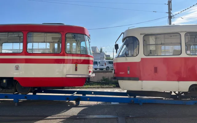 VIDEO: V dílnách brněnského dopravce opraví šest pražských retro tramvají