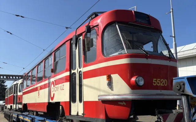 VIDEO: V dílnách brněnského dopravce opraví šest pražských retro tramvají