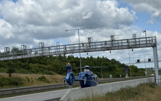 Při nehodě na pražském okruhu zemřeli dva lidé, doprava na letiště stojí