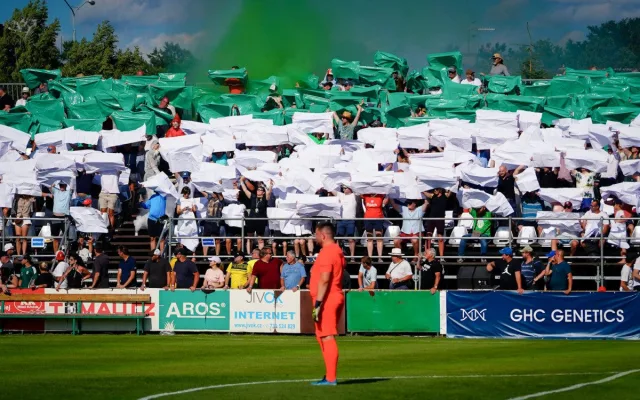 FOTO: Nedvěd, Fowler, Poborský. Dolní Chabry oslavily sto let fotbalu ve velkém stylu