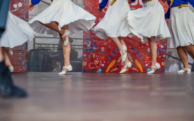 Hudba, tanec a barvy. Prahou prošel mezinárodní průvod folklorních souborů