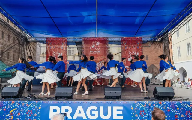 Hudba, tanec a barvy. Prahou prošel mezinárodní průvod folklorních souborů
