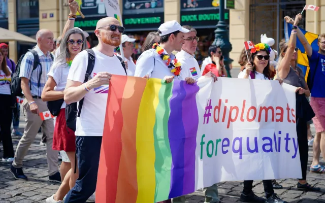 FOTOGALERIE: Prahou prošel průvod Prague Pride. Účastnil se Lipavský, Hřib i velvyslanci