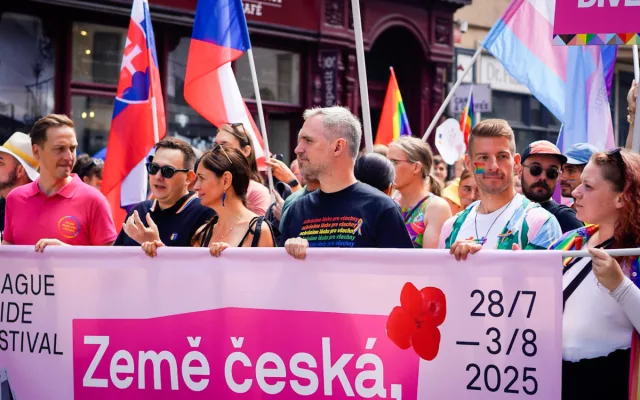 FOTOGALERIE: Prahou prošel průvod Prague Pride. Účastnil se Lipavský, Hřib i velvyslanci