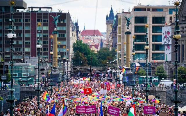 FOTOGALERIE: Prahou prošel průvod Prague Pride. Účastnil se Lipavský, Hřib i velvyslanci