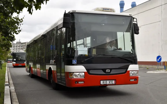 Praha darovala Ukrajině 15 autobusů, celkem tam poslala 71 vozidel