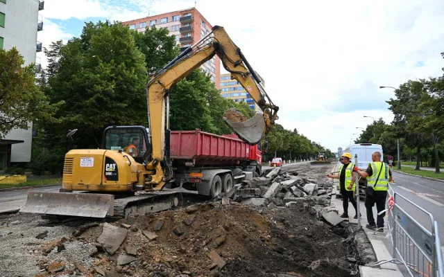 Začala stavba tramvajové trati do Malešic, potrvá do roku 2027