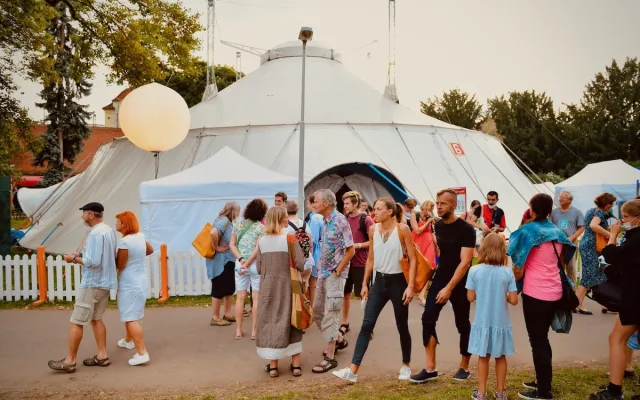 Na Letní Letnou přijelo pět zahraničních souborů nového cirkusu