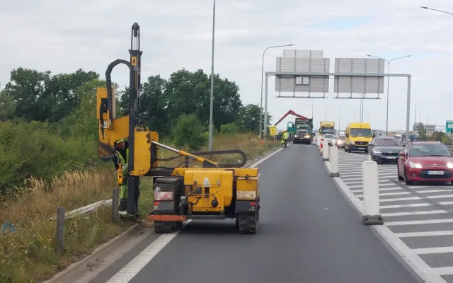 Stavaři zahájili opravu úseku D10 u Prahy a části Pražského okruhu