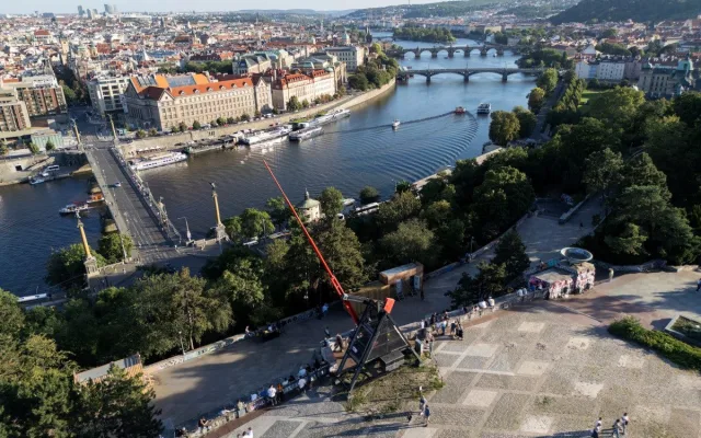 Letenský metronom má po generálce, poprvé po dvou letech ho rozhýbali