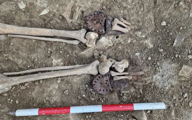 Archeologové odhalili u Břevnovského kláštera 1289 ostatků pruských vojáků