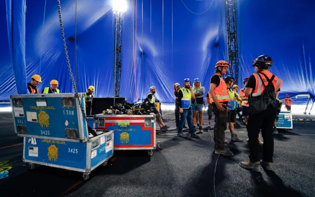 FOTO: Do Česka poprvé přijel slavný Cirque du Soleil, na Letné už stojí obří šapitó
