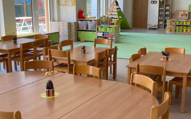 V Hostivaři v září otevřou školku se stacionářem pro seniory