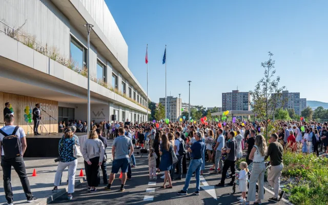 V Berouně otevřeli nový vzdělávací kampus, navrhlo ho pražské studio OVA