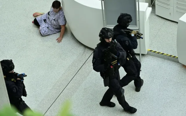 VIDEO: Střelba i a falešná krev. Policisté cvičili v nemocnici zásah proti útočníkům
