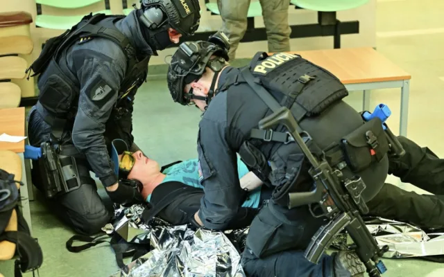VIDEO: Střelba i a falešná krev. Policisté cvičili v nemocnici zásah proti útočníkům