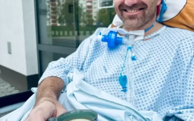 Záchranář Pavel pomáhal po tornádu i výbuchu, pak ochrnul. Bez rampy teď nemůže domů